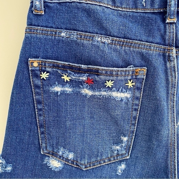 ZARA Embroidered Distressed
Ripped Denim Jean Shorts Frayed Hem, sz 2 - Picture 10 of 15